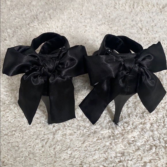 Peep toe black heels! - Brand Metaphor Size 6.0 - Picture 3 of 9